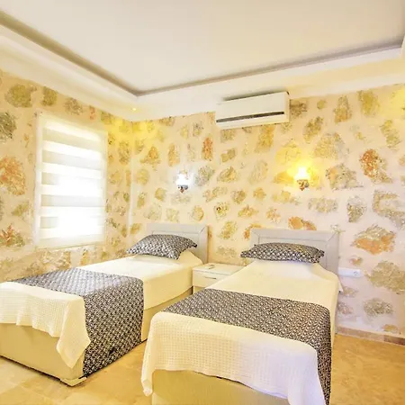 Kalkan'da Manzarali Ve Havuzlu, Tas Willa
