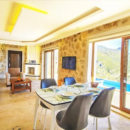 Kalkan'da Manzarali Ve Havuzlu, Tas Willa *
