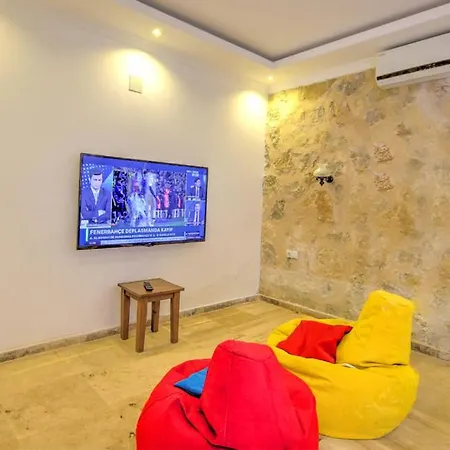 Kalkan'da Manzarali Ve Havuzlu, Tas Willa